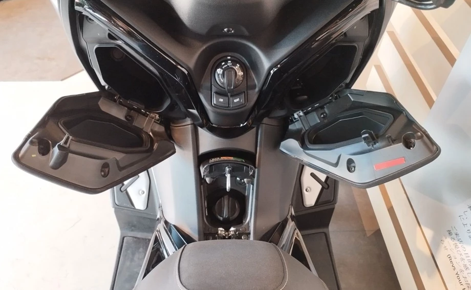 Angebot Yamaha XMAX 300 Tech MAX Bild 12: Angebot Yamaha XMAX 300 Tech MAX