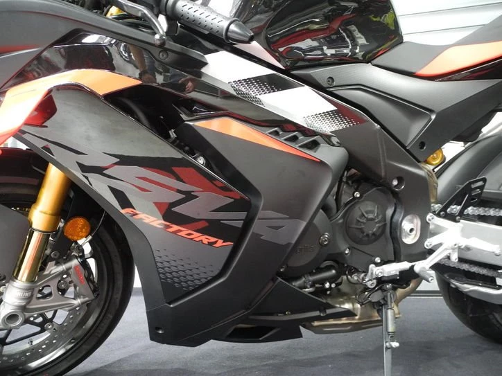 Angebot Aprilia RSV4 1100 Factory Bild 3: Angebot Aprilia RSV4 1100 Factory