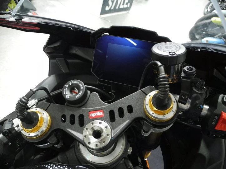 Angebot Aprilia RSV4 1100 Factory Bild 6: Angebot Aprilia RSV4 1100 Factory