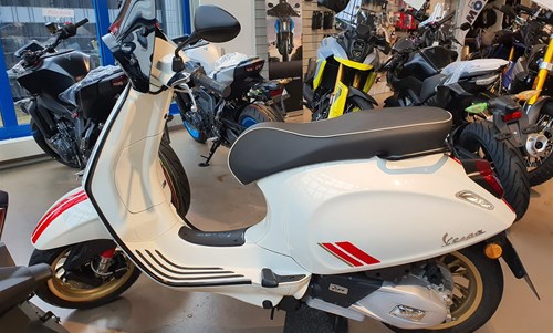 Vespa Sprint 125 Racing Sixties