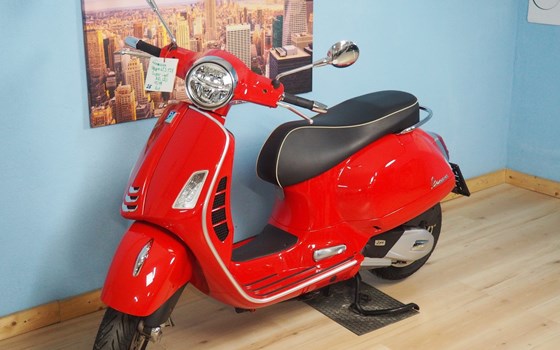 Gebrauchtmotorrad Vespa GTS 125 Super iGET - Bild 1 Gebrauchtmotorrad Vespa GTS 125 Super iGET - Bild 1