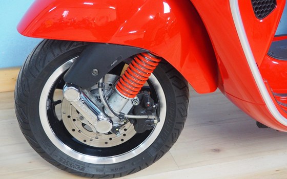 Gebrauchtmotorrad Vespa GTS 125 Super iGET - Bild 11 Gebrauchtmotorrad Vespa GTS 125 Super iGET - Bild 11