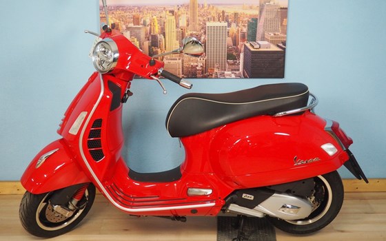 Gebrauchtmotorrad Vespa GTS 125 Super iGET - Bild 2 Gebrauchtmotorrad Vespa GTS 125 Super iGET - Bild 2