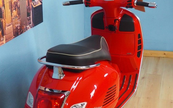 Gebrauchtmotorrad Vespa GTS 125 Super iGET - Bild 23 Gebrauchtmotorrad Vespa GTS 125 Super iGET - Bild 23