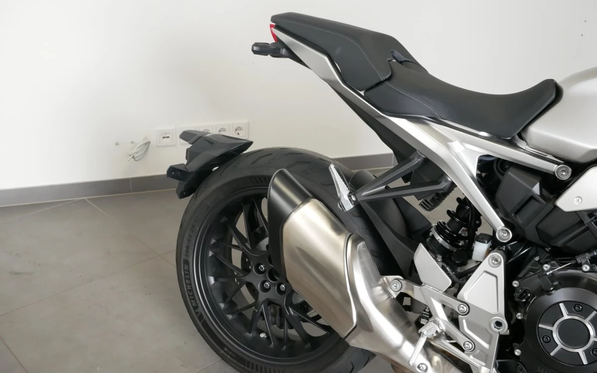 Zum Vergrößern bitte anklicken! Angebot Honda CB 1000 R