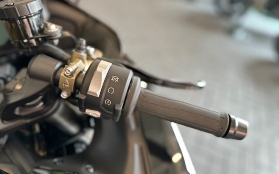 Gebrauchtmotorrad Kawasaki Ninja H2 SX SE - Bild 11