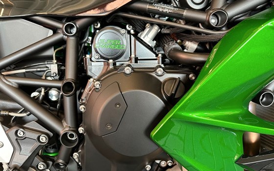 Gebrauchtmotorrad Kawasaki Ninja H2 SX SE - Bild 14