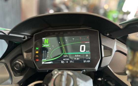 Gebrauchtmotorrad Kawasaki Ninja H2 SX SE - Bild 8