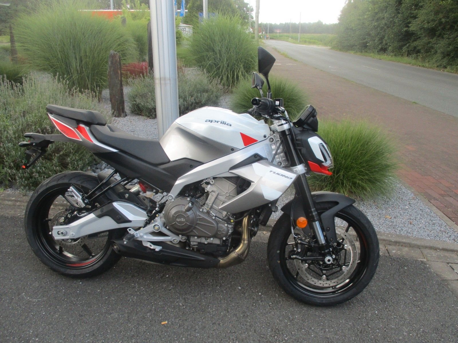 Aprilia Tuono 457