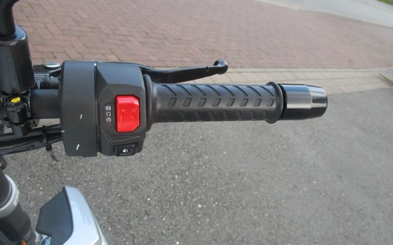 Neufahrzeug Aprilia Tuono 457 - Bild 12