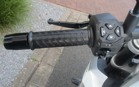 Neufahrzeug Aprilia Tuono 457 - Bild 12