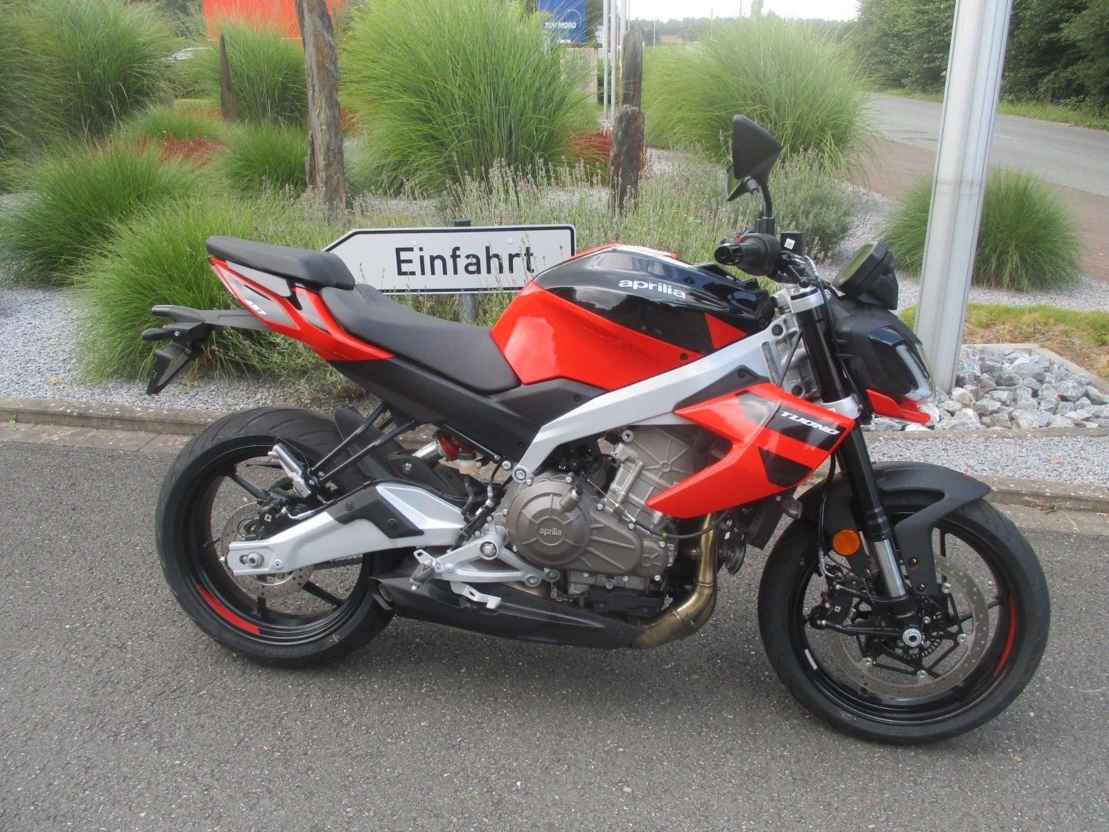 Aprilia Tuono 457