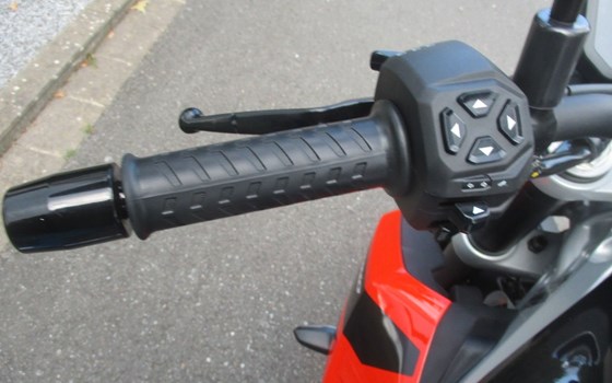 Neufahrzeug Aprilia Tuono 457 - Bild 12