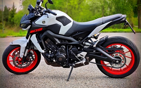 Gebrauchtmotorrad Yamaha MT-09 - Bild 1 Gebrauchtmotorrad Yamaha MT-09 - Bild 1