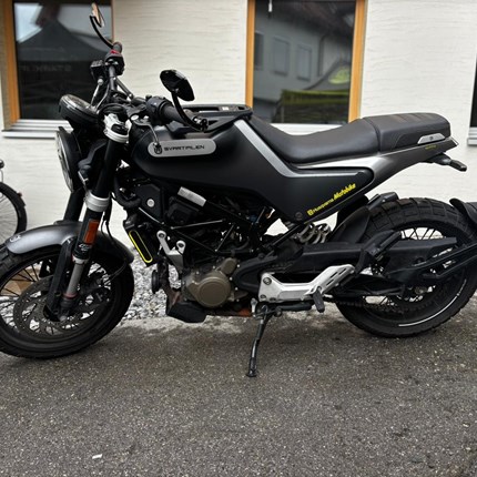 GEBRAUCHTFAHRZEUG Husqvarna Svartpilen 125