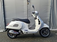 Neumotorrad Vespa GTS 300 Super Teilzahlung € 79,- Akrapovic Sportauspuff Aktion Modell 2024