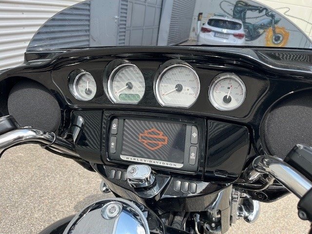 Harley-Davidson Touring Street Glide Special FLHXS (Vivid Black) - Bild 13
