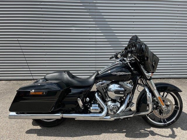 Harley-Davidson Touring Street Glide Special FLHXS (Vivid Black) - Bild 2