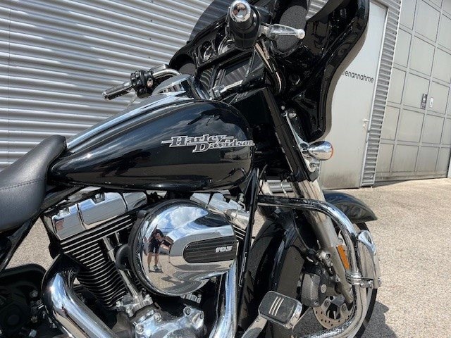 Harley-Davidson Touring Street Glide Special FLHXS (Vivid Black) - Bild 3