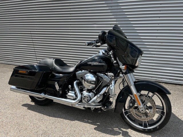 Harley-Davidson Touring Street Glide Special FLHXS (Vivid Black) - Bild 4