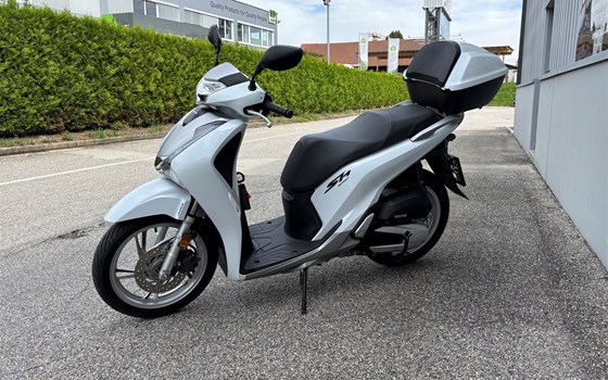 Gebrauchtmotorrad Honda SH125i - Bild 4 Gebrauchtmotorrad Honda SH125i - Bild 4