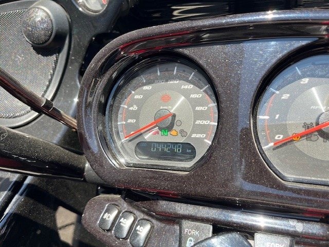Harley-Davidson CVO Road Glide FLTRXSE (Red Pepper & Magnetic Gray with Black Hole) - Bild 21