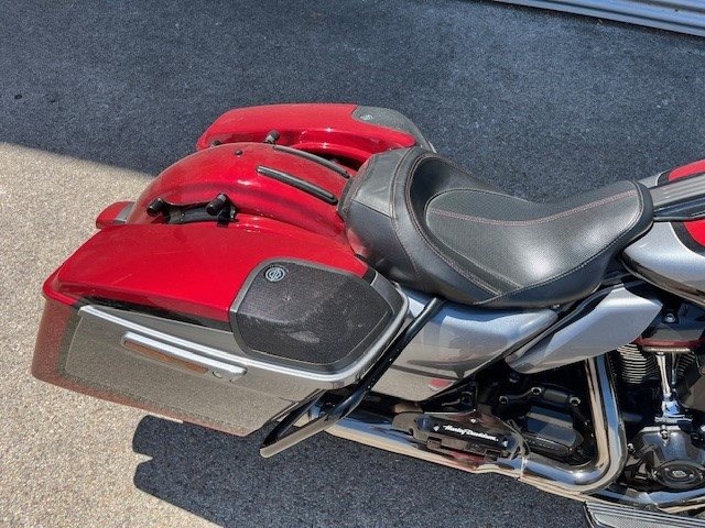 Harley-Davidson CVO Road Glide FLTRXSE (Red Pepper & Magnetic Gray with Black Hole) - Bild 9