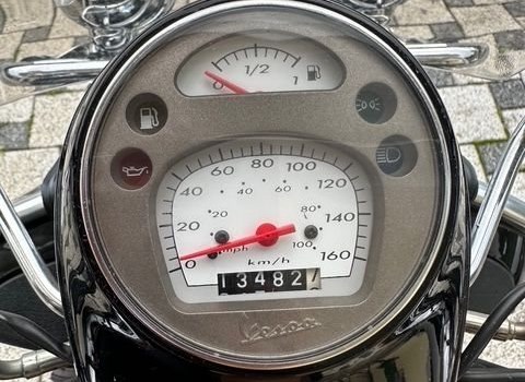 Gebrauchtmotorrad Vespa GTV 300 Via Montenapoleone - Bild 3 Gebrauchtmotorrad Vespa GTV 300 Via Montenapoleone - Bild 3
