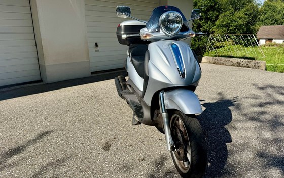 Gebrauchtmotorrad Piaggio Beverly 500 - Bild 2 Gebrauchtmotorrad Piaggio Beverly 500 - Bild 2