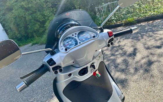 Gebrauchtmotorrad Piaggio Beverly 500 - Bild 7 Gebrauchtmotorrad Piaggio Beverly 500 - Bild 7