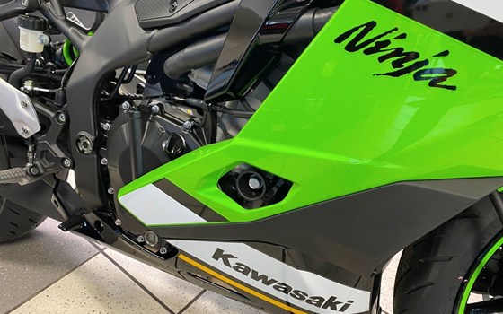 Neufahrzeug Kawasaki Ninja ZX-4RR - Bild 8