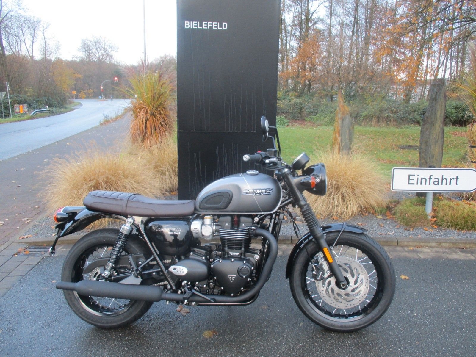 Triumph Bonneville T120 Black
