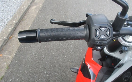 Gebrauchtmotorrad Aprilia Tuono 457 - Bild 11