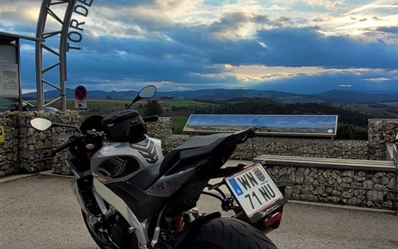 Gebrauchtmotorrad Aprilia Tuono V4 1100 - Bild 2