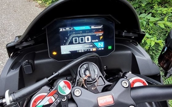 Gebrauchtmotorrad Aprilia Tuono V4 1100 - Bild 20