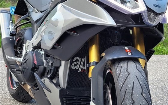 Gebrauchtmotorrad Aprilia Tuono V4 1100 - Bild 6 Gebrauchtmotorrad Aprilia Tuono V4 1100 - Bild 6