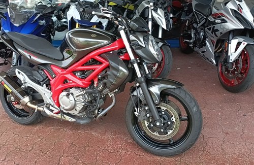 Gebrauchtmotorrad Suzuki SFV 650 Gladius