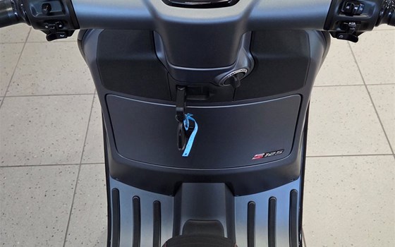 Neufahrzeug Vespa GTS 125 Super Sport - Bild 3