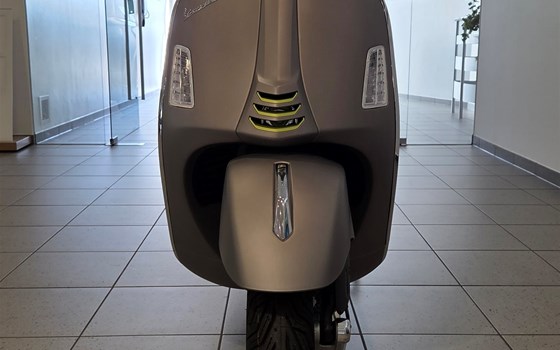 Neufahrzeug Vespa GTS 125 Super Tech - Bild 5 Neufahrzeug Vespa GTS 125 Super Tech - Bild 5