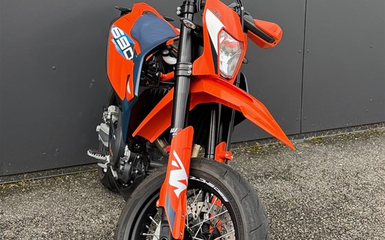 Gebrauchtmotorrad KTM 690 SMC R - Bild 3 Gebrauchtmotorrad KTM 690 SMC R - Bild 3
