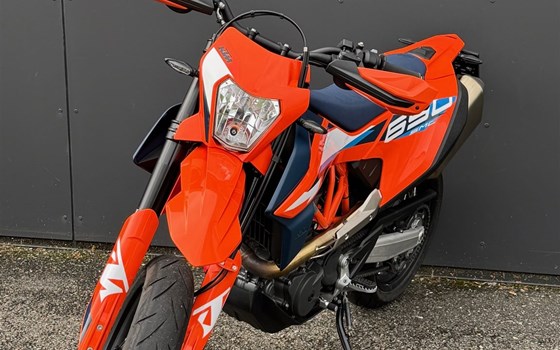 Gebrauchtmotorrad KTM 690 SMC R - Bild 4 Gebrauchtmotorrad KTM 690 SMC R - Bild 4