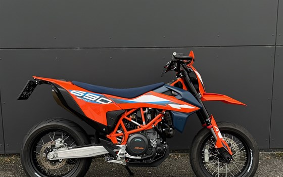 Gebrauchtmotorrad KTM 690 SMC R - Bild 1 Gebrauchtmotorrad KTM 690 SMC R - Bild 1