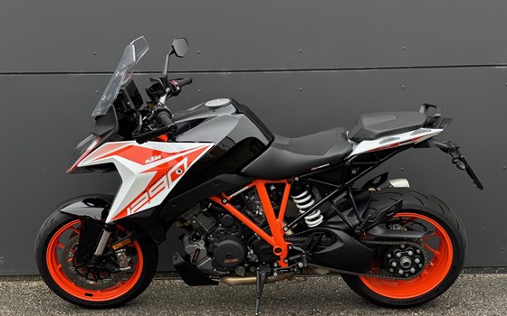 Gebrauchtmotorrad KTM 1290 Super Duke GT - Bild 2 Gebrauchtmotorrad KTM 1290 Super Duke GT - Bild 2