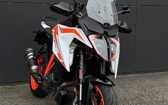 Gebrauchtmotorrad KTM 1290 Super Duke GT - Bild 3 Gebrauchtmotorrad KTM 1290 Super Duke GT - Bild 3