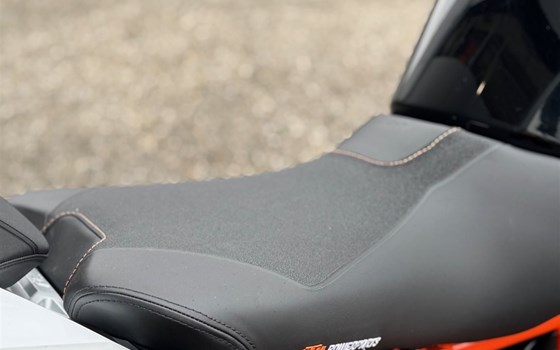 Gebrauchtmotorrad KTM 1290 Super Duke GT - Bild 4 Gebrauchtmotorrad KTM 1290 Super Duke GT - Bild 4