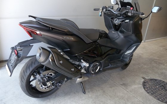 Gebrauchtmotorrad Yamaha TMAX Tech MAX - Bild 2 Gebrauchtmotorrad Yamaha TMAX Tech MAX - Bild 2