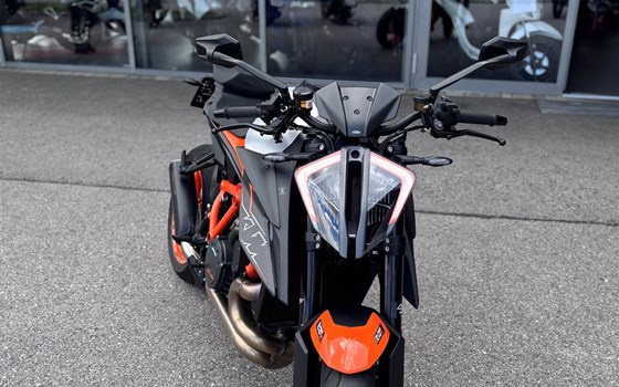 Gebrauchtmotorrad KTM 1290 Super Duke R EVO - Bild 2 Gebrauchtmotorrad KTM 1290 Super Duke R EVO - Bild 2