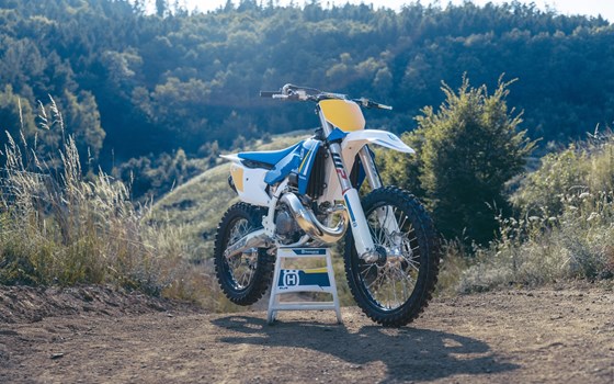 Neufahrzeug Husqvarna TC 300 Heritage - Bild 5 Neufahrzeug Husqvarna TC 300 Heritage - Bild 5