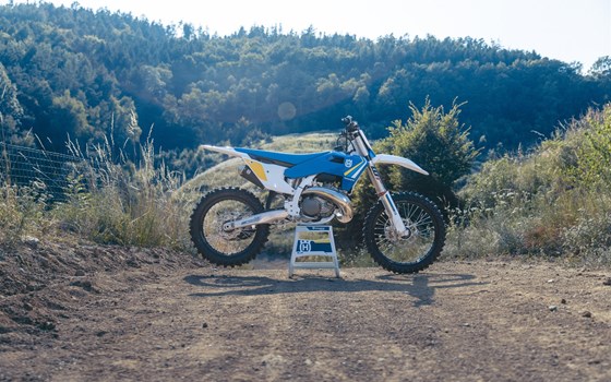 Neufahrzeug Husqvarna TC 300 Heritage - Bild 8 Neufahrzeug Husqvarna TC 300 Heritage - Bild 8