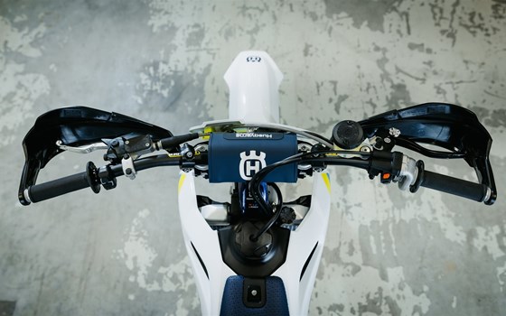 Neufahrzeug Husqvarna FS 450 - Bild 5 Neufahrzeug Husqvarna FS 450 - Bild 5